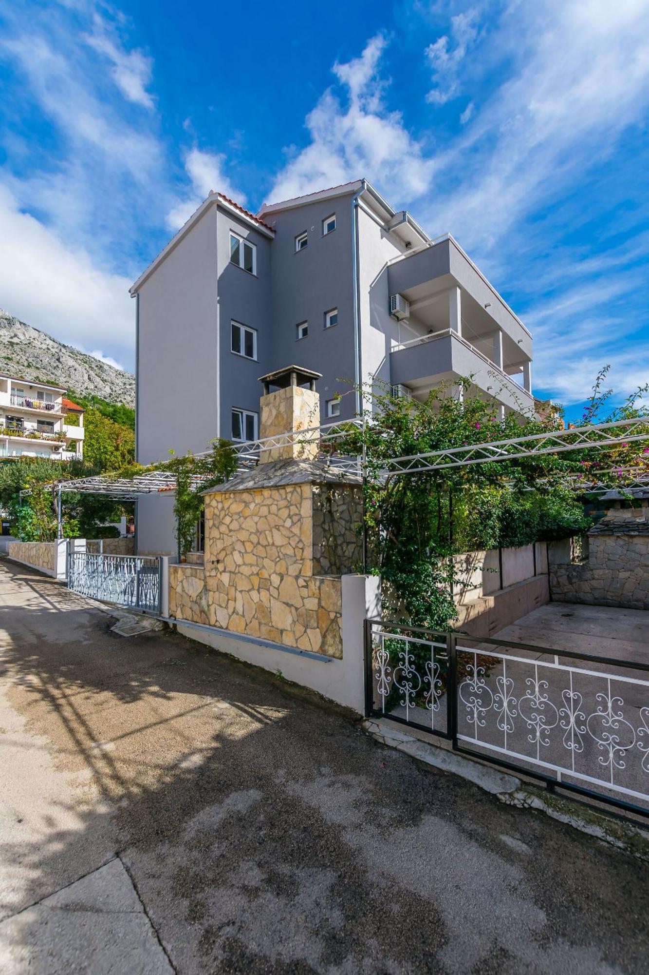 Apartments Kristina Omiš Exterior foto